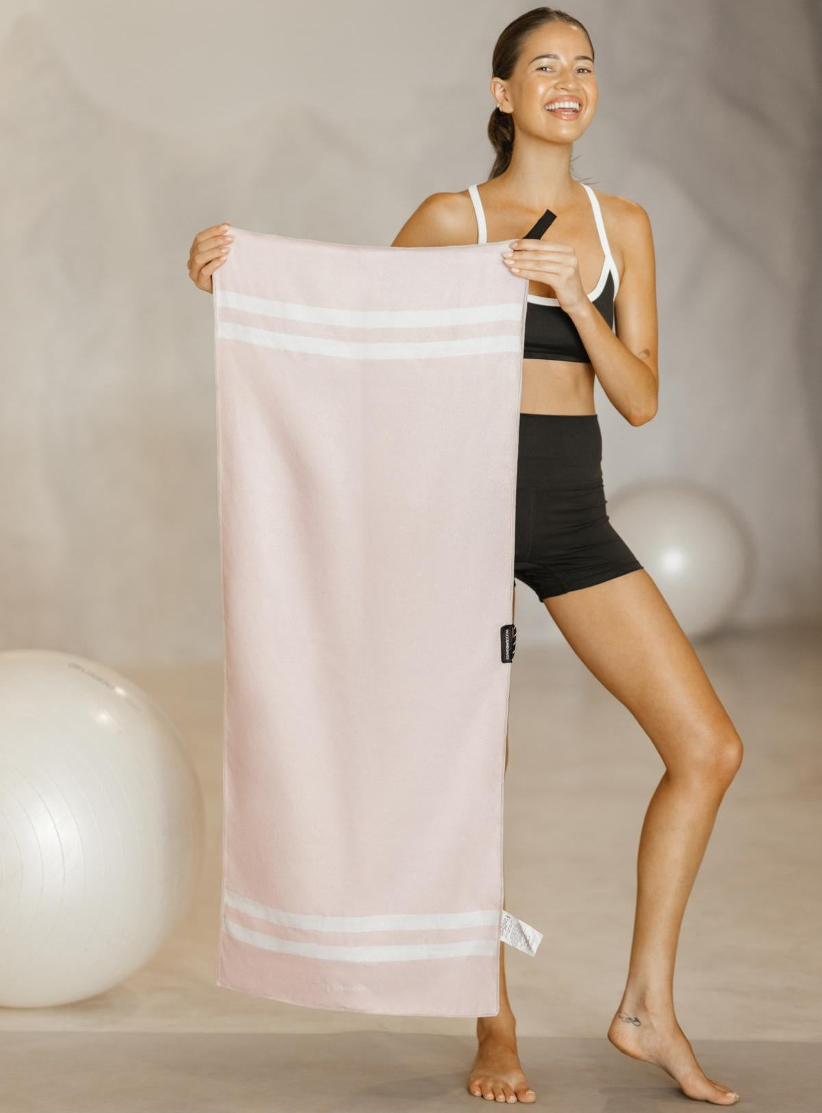 Sporthandtuch mit Magnet & Zipper-Tasche - WOODSANDWAVES