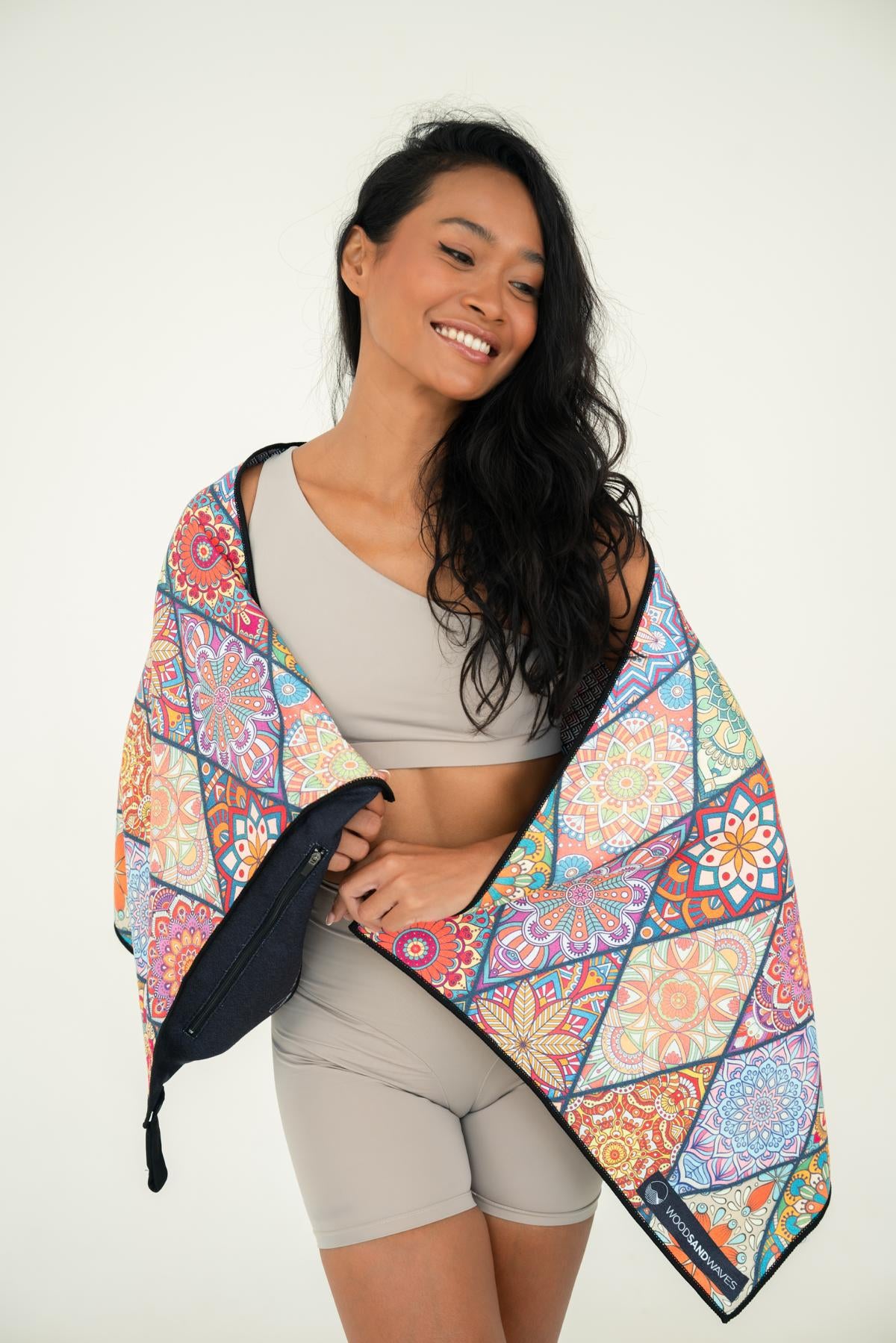 Mosaics - Sporthandtuch mit Magnet & Zipper-Tasche - WOODSANDWAVES