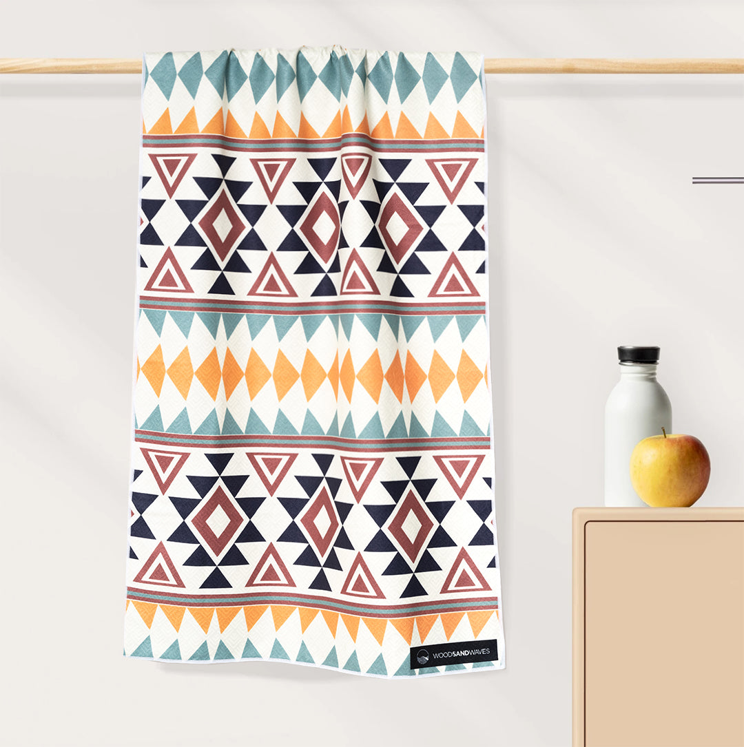 Warm Earth - Ultra-leichtes Outdoor-und Wanderhandtuch  - 80cm x 40cm - WOODSANDWAVES