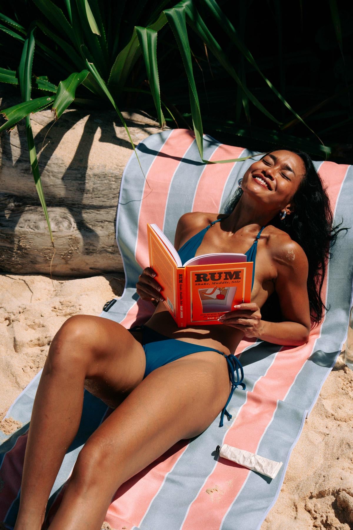 Minty Coast – szybkoschnący ręcznik podróżny i plażowy z ukrytą kieszenią