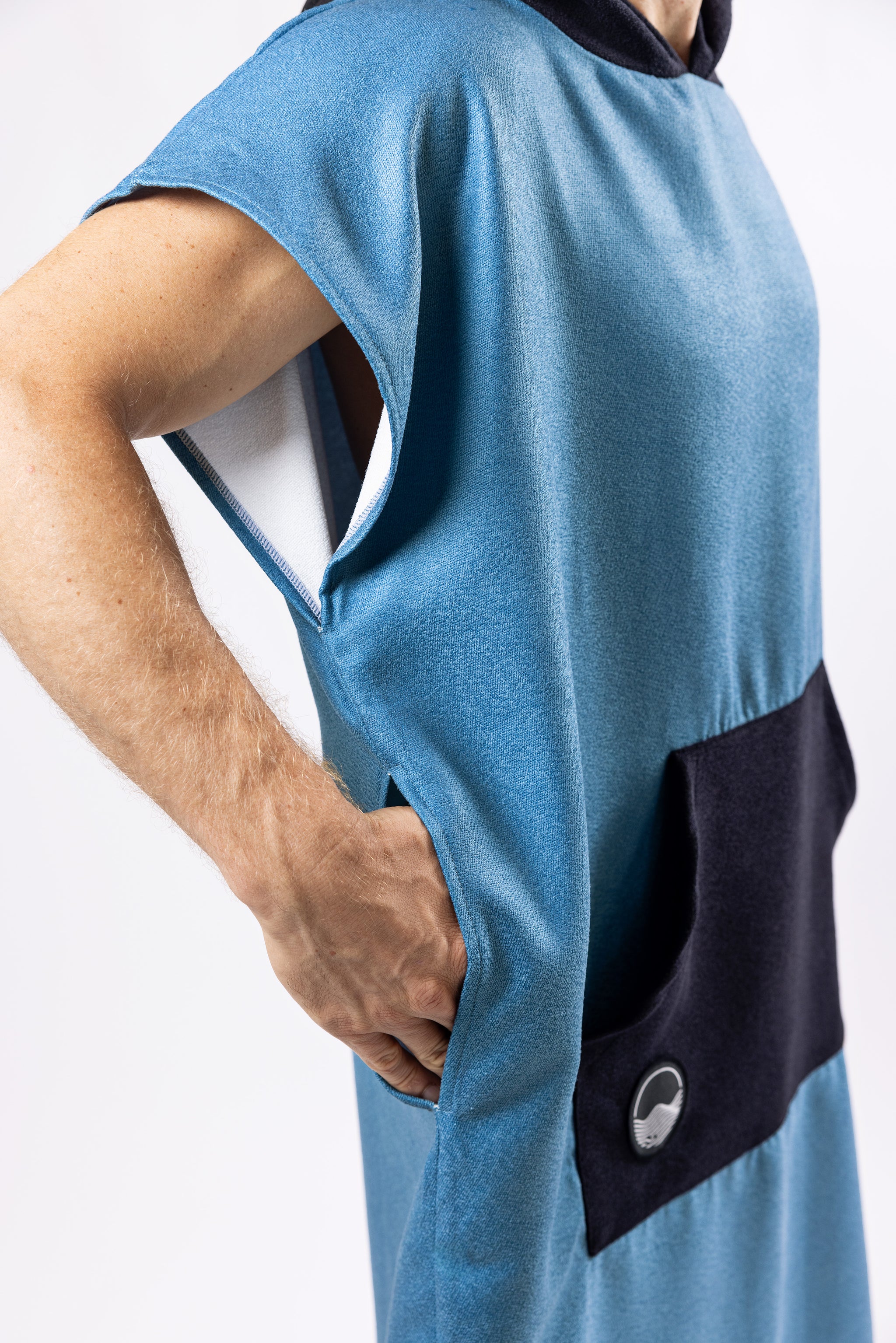 Surf-Poncho Clear Blue - für Frauen & Männer - aus schnelltrocknender und ultra-leichter Mikrofaser - WOODSANDWAVES