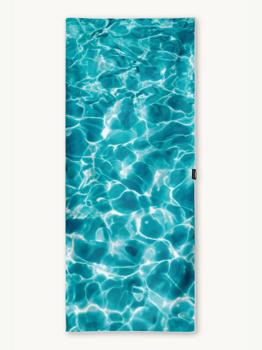 Beautiful Blue - Schnelltrocknendes Reise - und Strandtuch mit Geheimfach - woodsandwaves.co