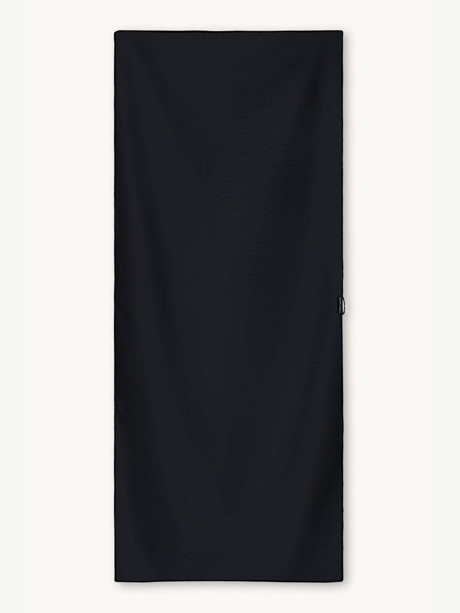 Clear Black - Schnelltrocknendes Reise - und Strandtuch mit Geheimfach - woodsandwaves.co