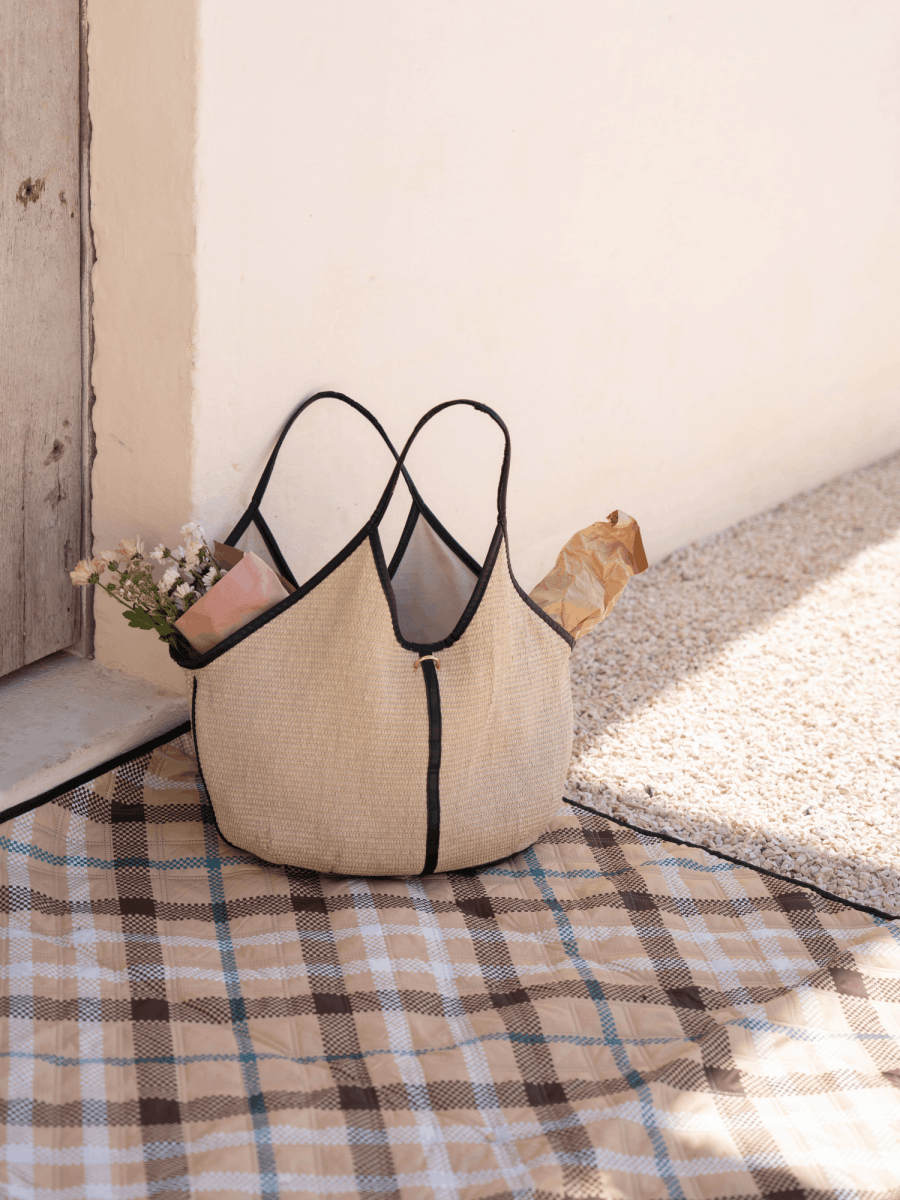 Golden Fields - Picknick - und Stranddecke (isoliert) 200 x 200 cm - XXL Picknickmatte aus recyceltem PET - wasserdicht und wärmend - woodsandwaves.co