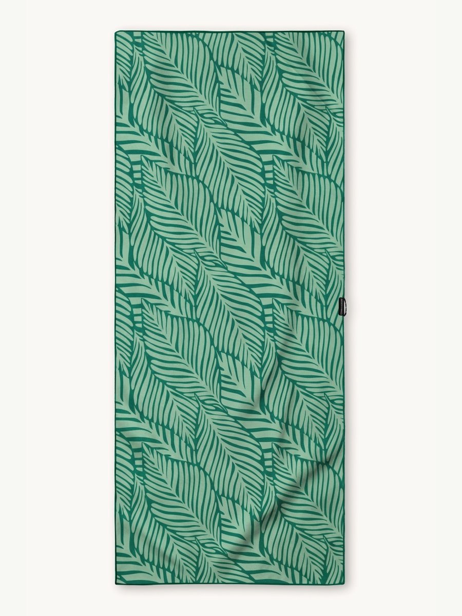 Green Garden - Schnelltrocknendes Reise - und Strandtuch mit Geheimfach - woodsandwaves.co