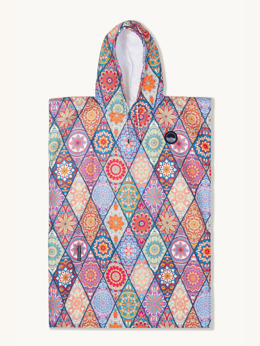 Surf - Poncho - für Frauen & Männer - aus schnelltrocknender und leichter Mikrofaser - woodsandwaves.co