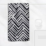 Focused Mind - Sporthandtuch mit Magnet & Zipper-Tasche - WOODSANDWAVES