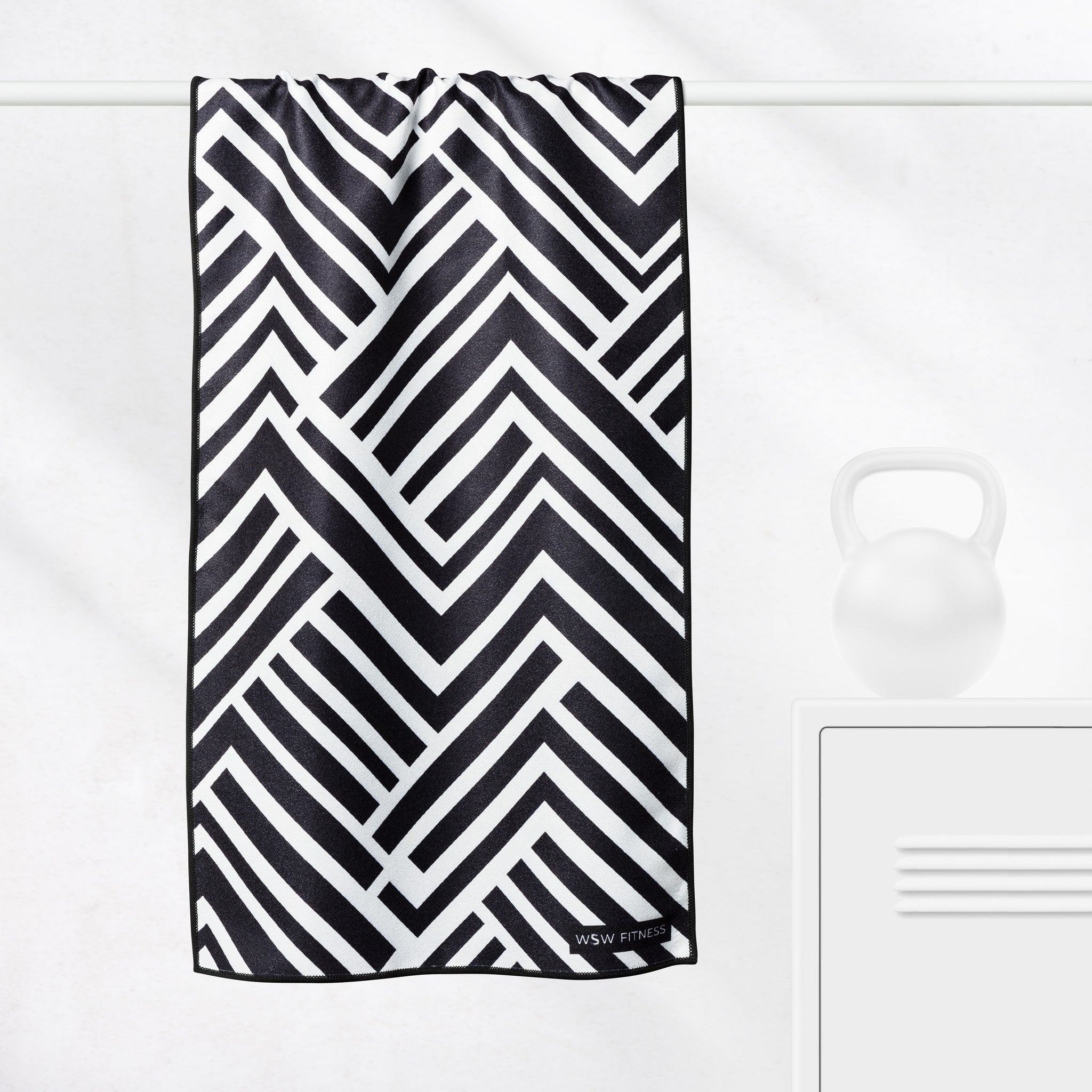 Focused Mind - Sporthandtuch mit Magnet & Zipper-Tasche - WOODSANDWAVES