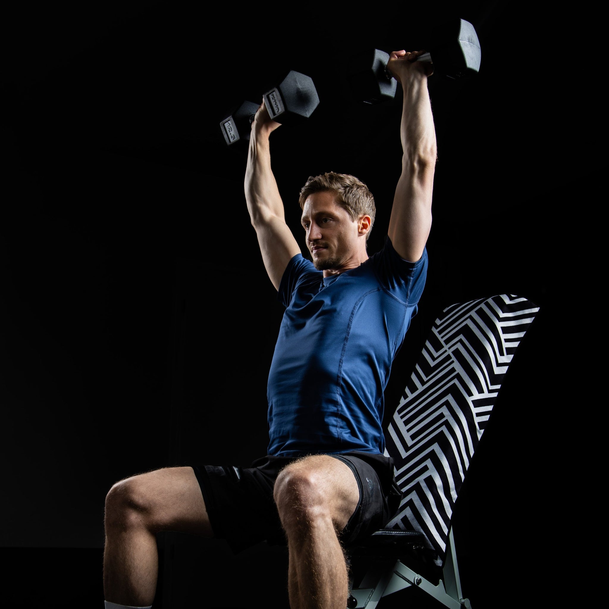 Focused Mind - Sporthandtuch mit Magnet & Zipper-Tasche - WOODSANDWAVES